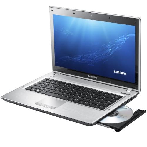 Ordinateur portable Samsung NPQ430JU01US : un ordinateur portable ultra-rapide avec un écran net et une efficacité multitâche optimale.