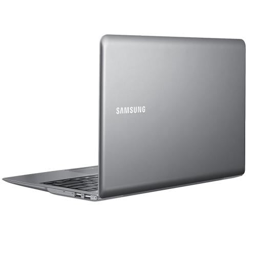Samsung NP530U4BA02US : ordinateur portable polyvalent avec stockage hybride et technologie de charge rapide.