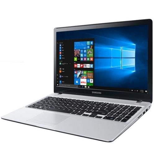 Samsung NP370E5JS01US : ordinateur portable 15,6 pouces avec clavier pleine taille et pavé tactile multipoint.